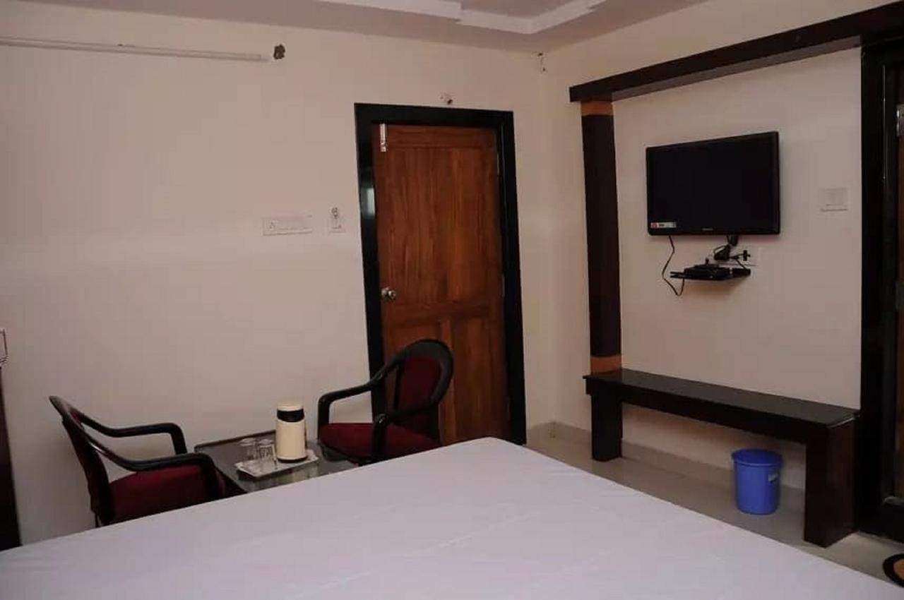 ホテルDwaraka Residency Kākināda エクステリア 写真